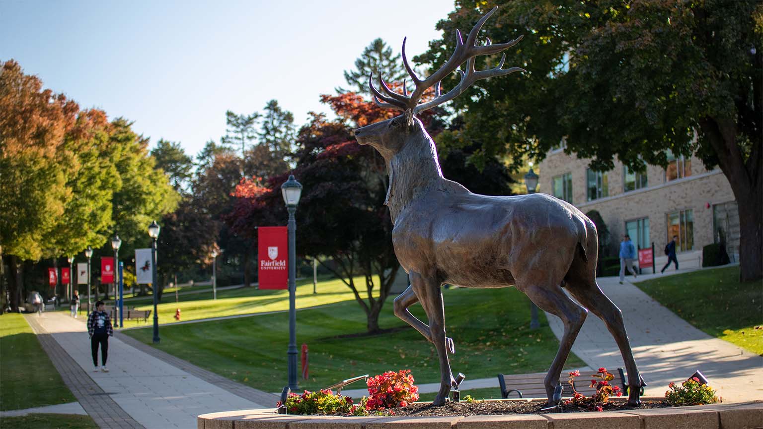 Image of the stag statue 