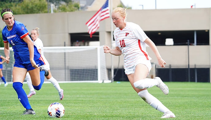 Maddy Theriault '26 was the MAAC Rookie of the Year in 2022