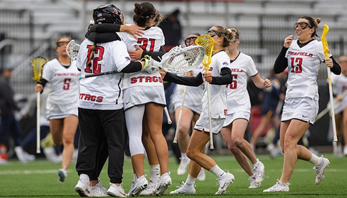 Women's lacrosse celebrates a win 