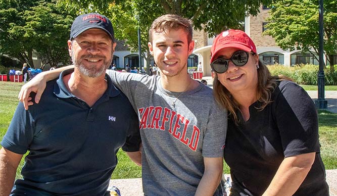 Image of parents and student posing for picture