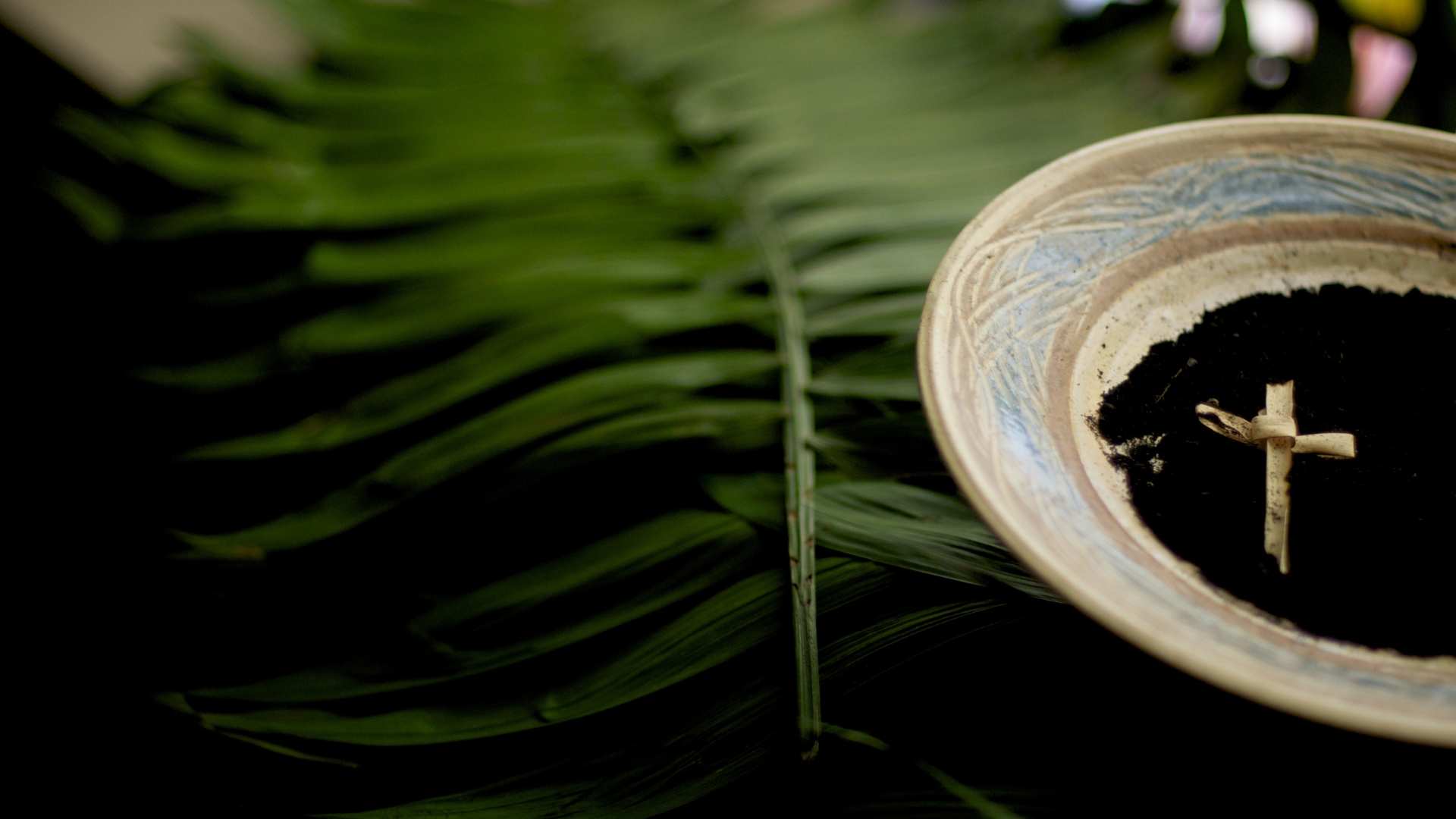 A straw cross and a green palm leaf